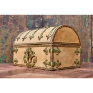 17th Century Domed Box In Brass And Fabrics 