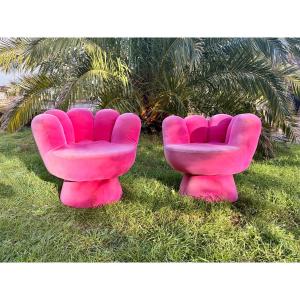 Paire de fauteuils main en velours fichsia des années 80 11