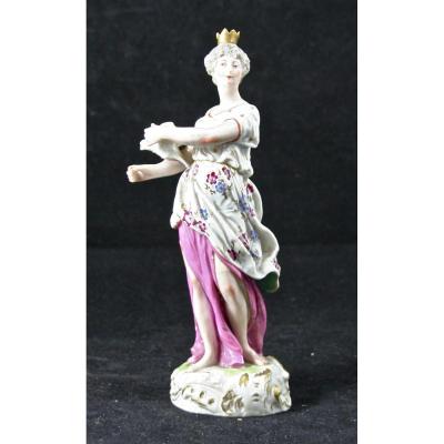 "jeune Femme à La Colombe" En Porcelaine De Saxe XIXème