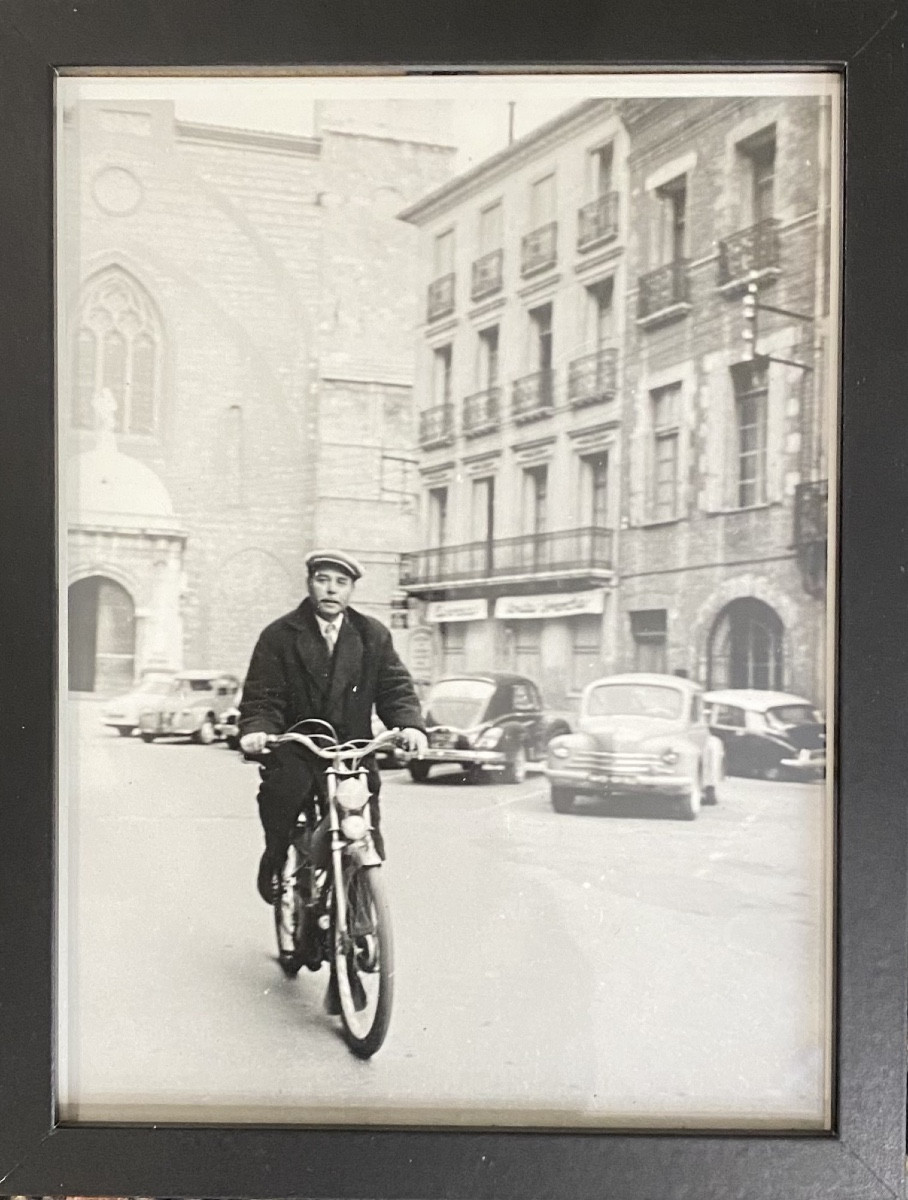 Group Of Dancers And Musicians -photo-8