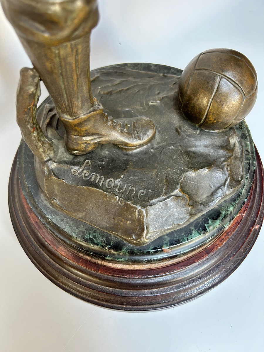 Sculpture Art Déco joueur de Foot-photo-3