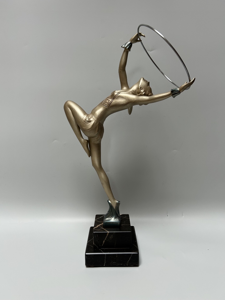 Sculpture art déco en bronze signée DAKON