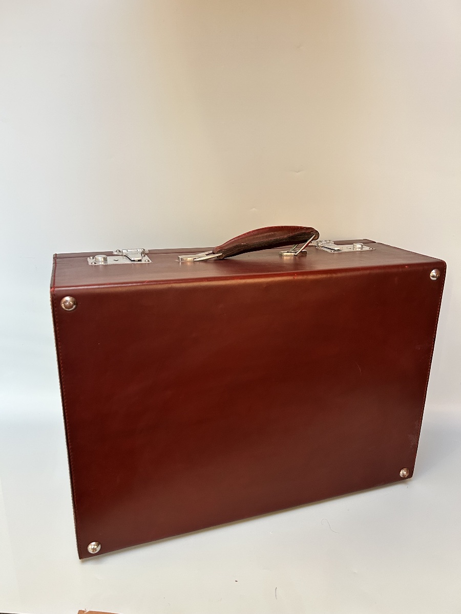 Bordeaux-colored Leather Suitcase From The 1930s-photo-3
