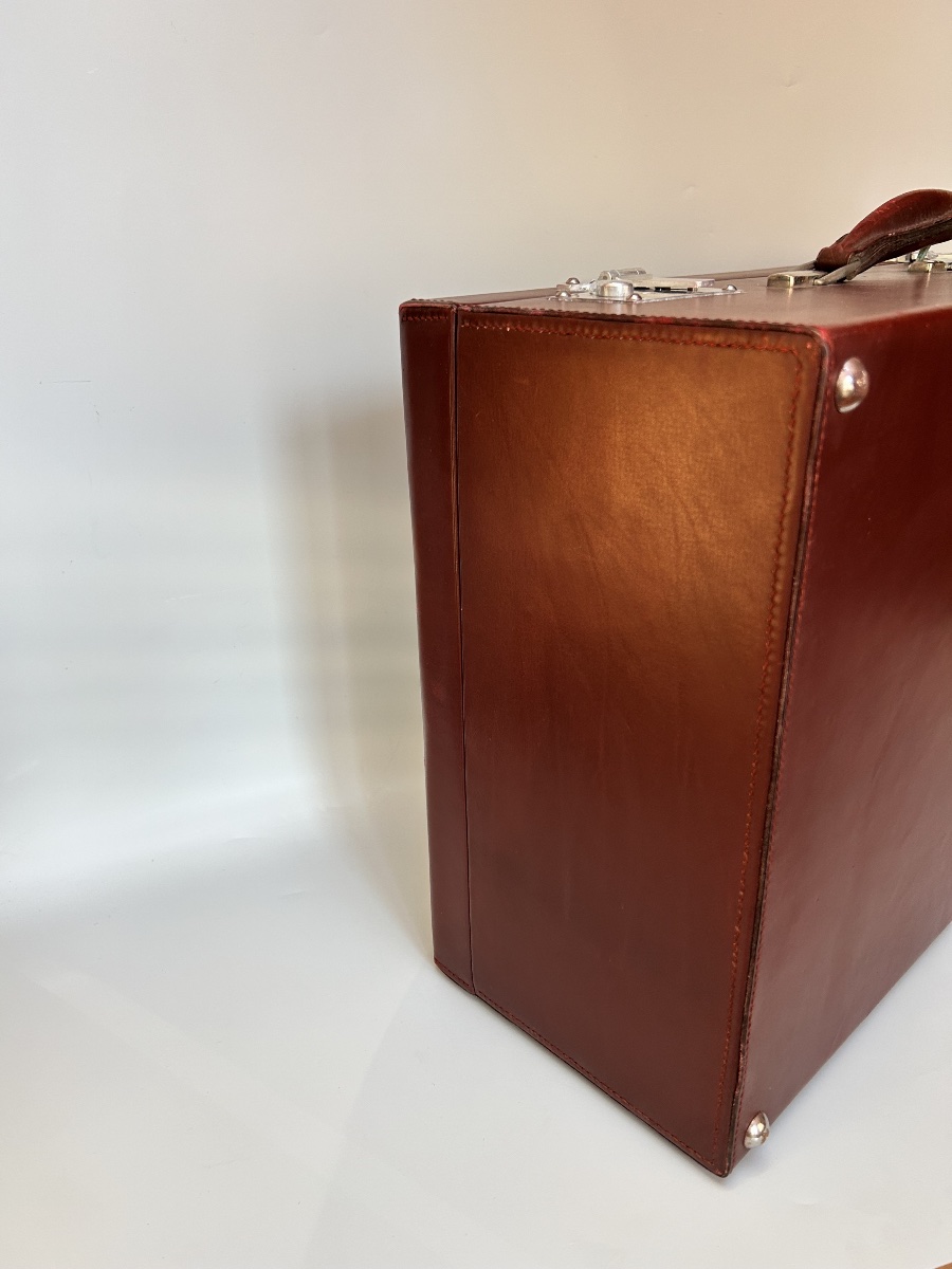 Bordeaux-colored Leather Suitcase From The 1930s-photo-1