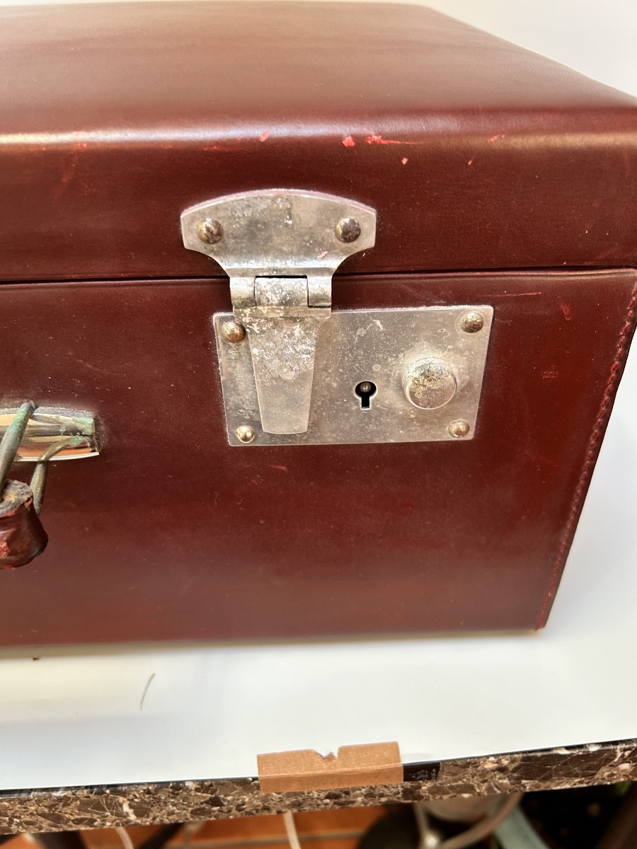 Bordeaux-colored Leather Suitcase From The 1930s-photo-5