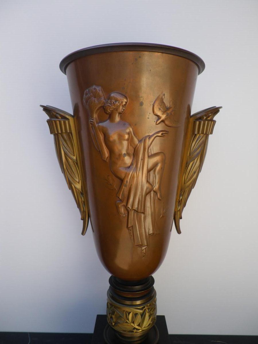 Urn Art Deco Bronze On Base Wooden Art Deco