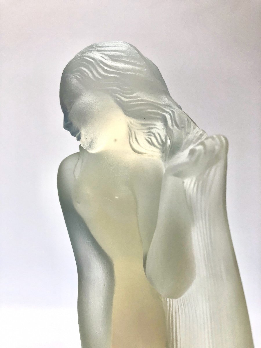 Etling Sculpture Femme Nue Aux Long Cheveux En Verre Moulé Opalescent-photo-1