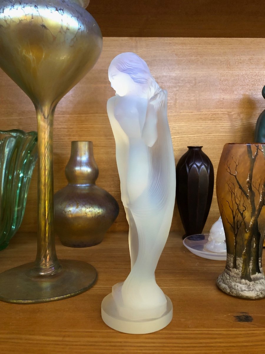 Etling Sculpture Femme Nue Aux Long Cheveux En Verre Moulé Opalescent-photo-8