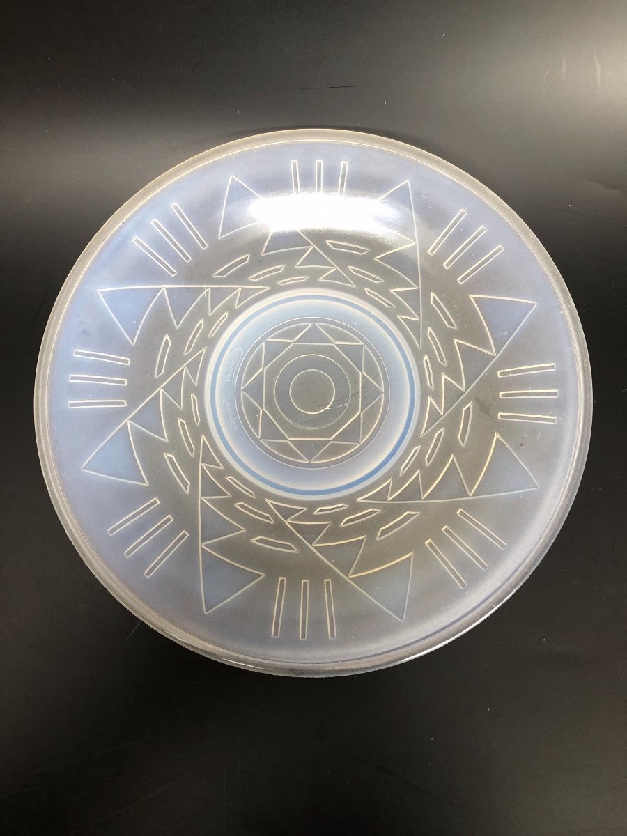Coupe Plate Art Déco En Verre Moulé Opalescents Signée Césari 