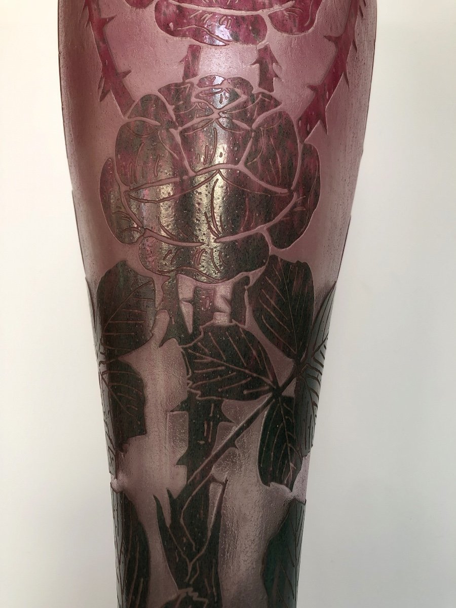The Monumental French Glass Vase With Wild Roses-photo-3