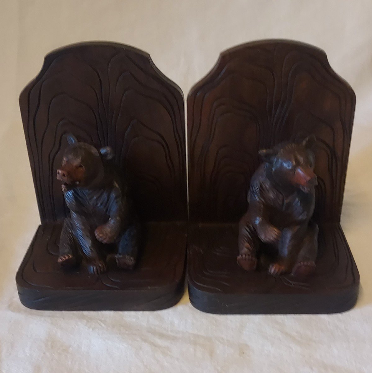 Black Forest Bear Bookend-photo-3