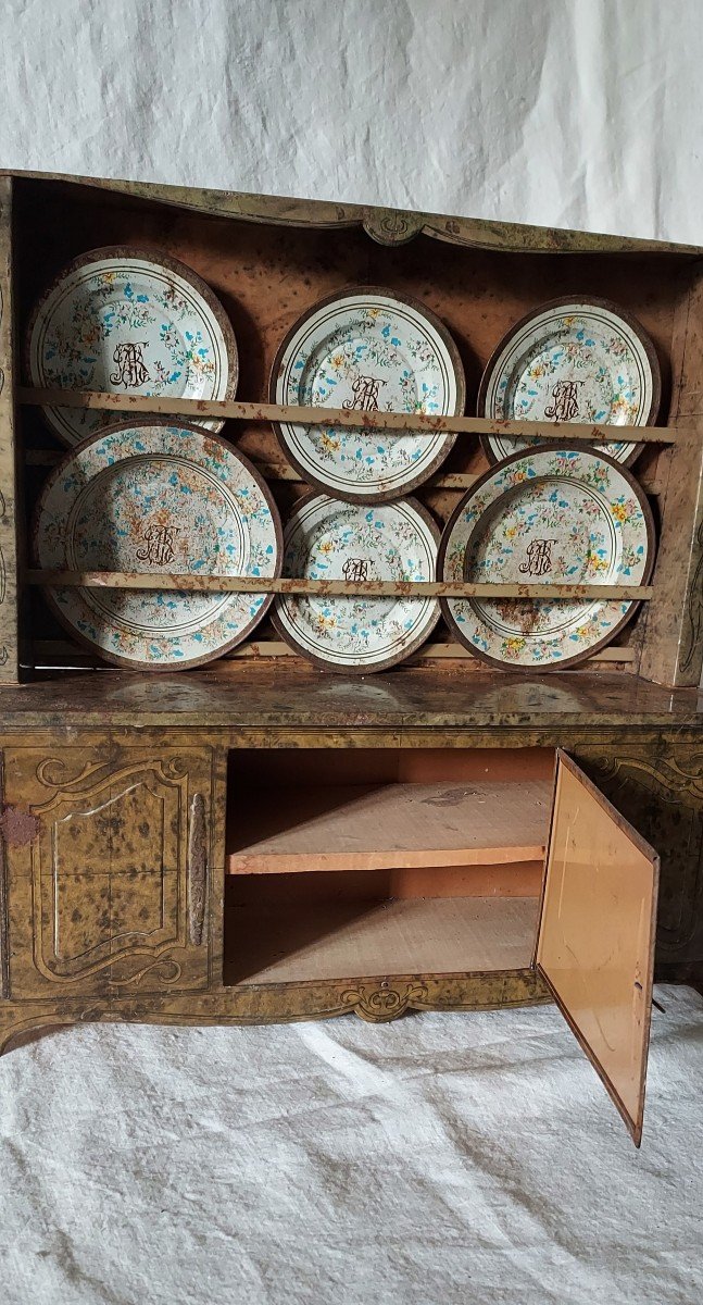 Toy “buffet Dresser” In Trompe L’oeil Lithographed Sheet Metal And Six Plates With Floral Decor -photo-4