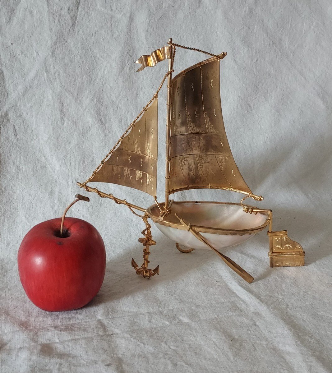 Sailboat "baguier" In Gilt Bronze And Mother-of-pearl 19th Century 