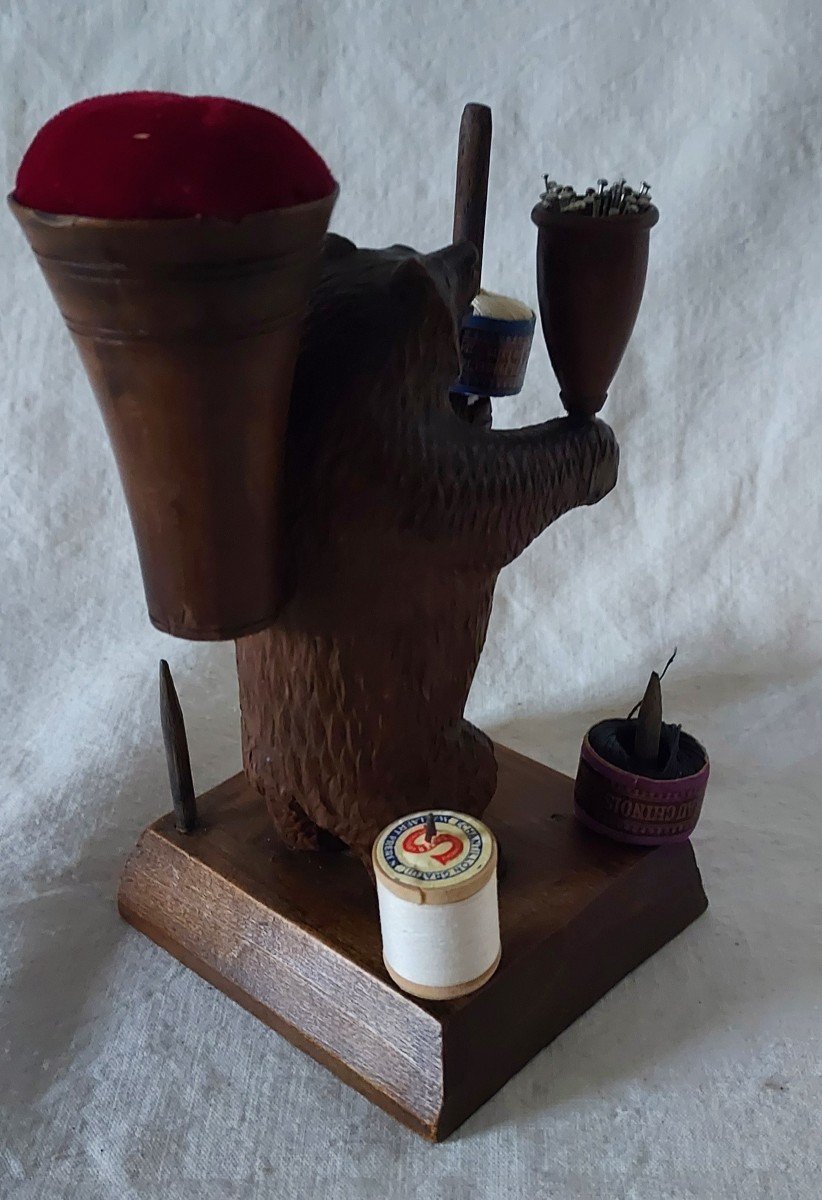 Old Sewing: Black Forest Bear Assistant For Sewing -photo-2