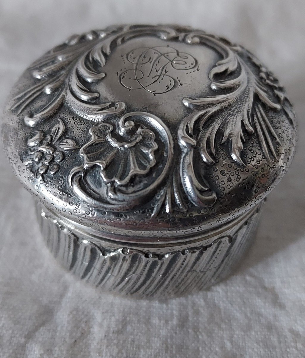 Louis XV Style Silver Pill Box From The 19th Century With Vermilion Interior 
