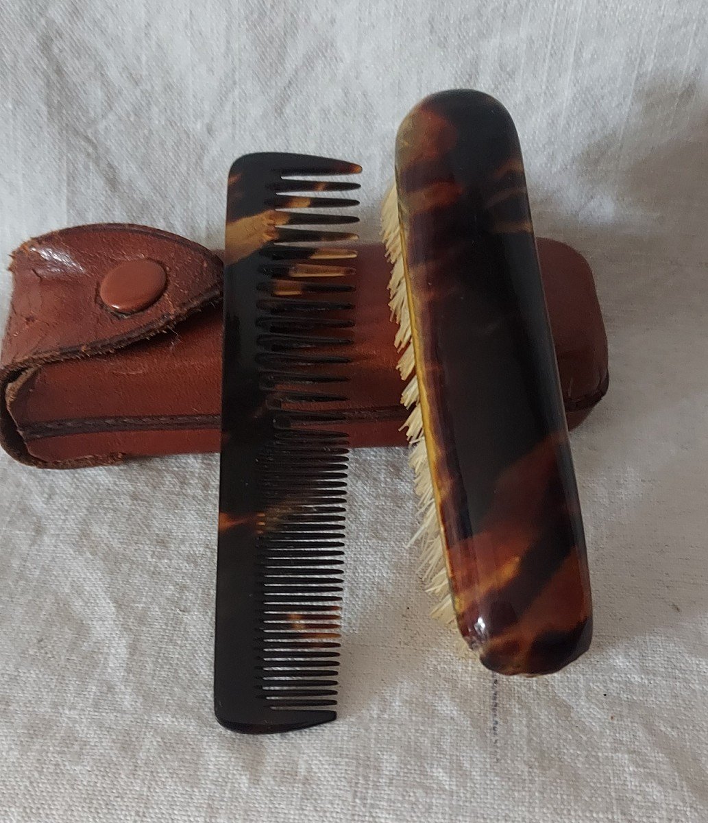 Tortoiseshell Travel Mustache Comb And Brush Accompanied By Their Leather Case -photo-4