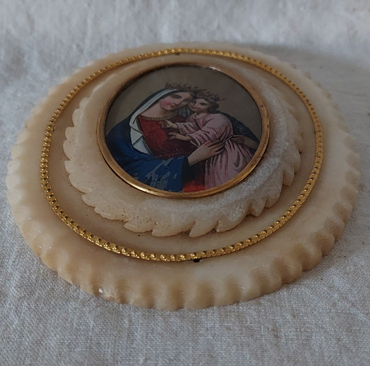 Fixed Under Glass Of The Virgin Mary And The Child Jesus Medallion Gilt Bronze And Alabaster Frame -photo-4