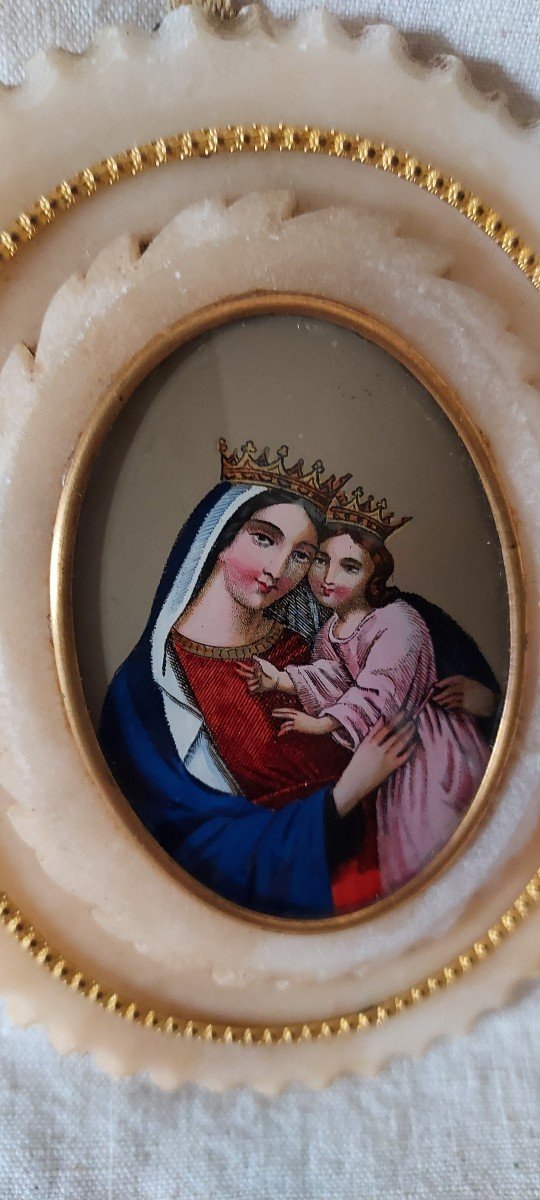 Fixed Under Glass Of The Virgin Mary And The Child Jesus Medallion Gilt Bronze And Alabaster Frame 