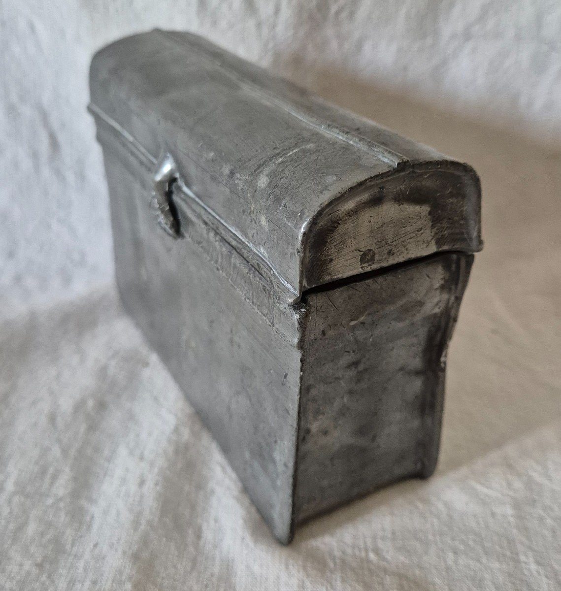 Coffret En étain Du XVIIIème Siècle à Saintes Huiles Des Sacrements De La Liturgie Catholique -photo-1