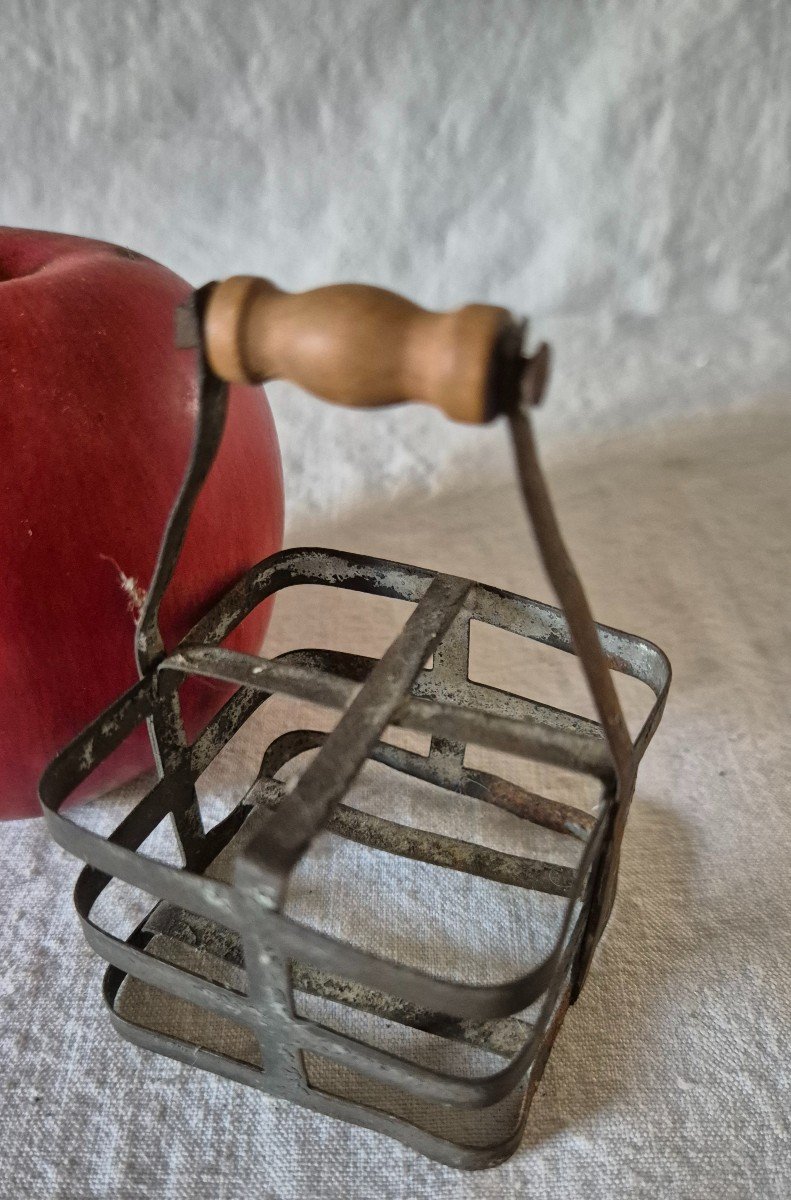 Spécial Poupée : Porte Bouteille Miniature En Fer Blanc Et Poignée En Bois Tourné -photo-4