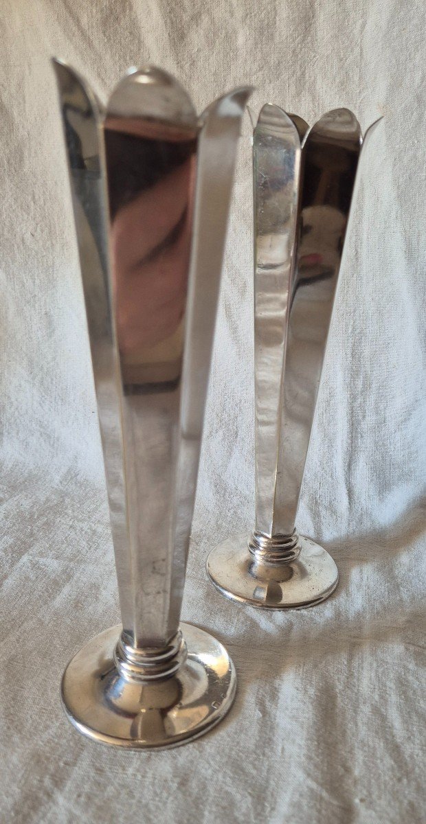 Pair Of Six-faceted Fleur-de-lis Trumpet Vases In Silver Metal -photo-4