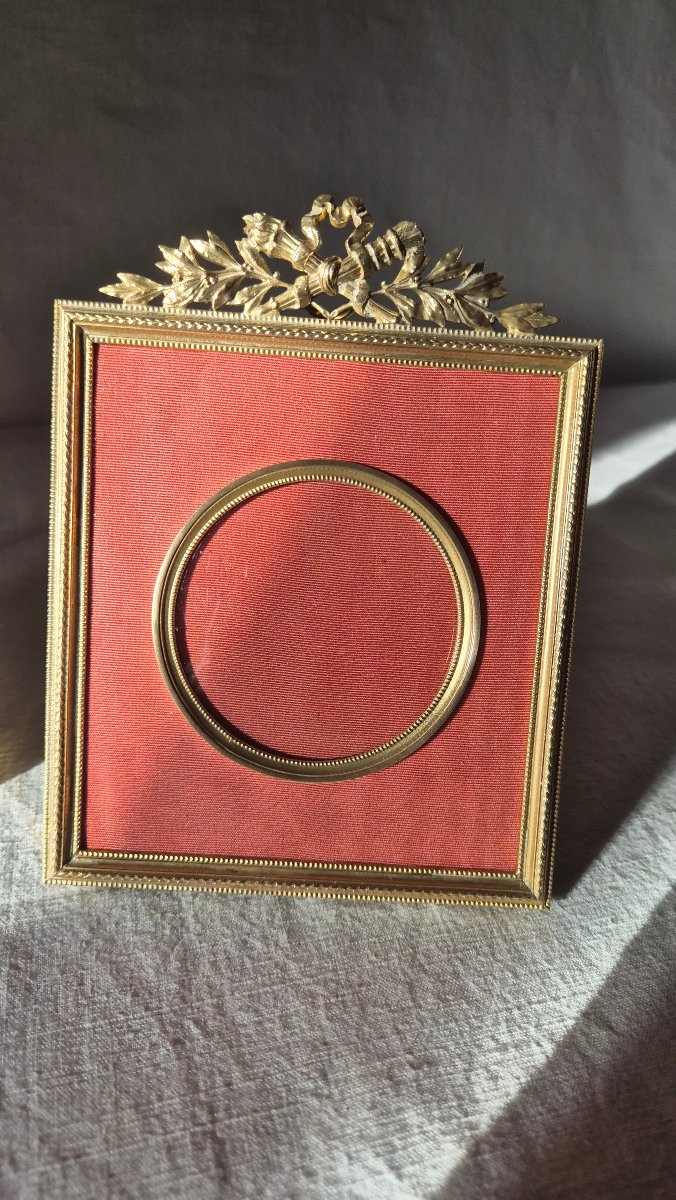 Pair Of Napoleon III Gilt Bronze Photo Frames With Round Views And Mat -photo-2