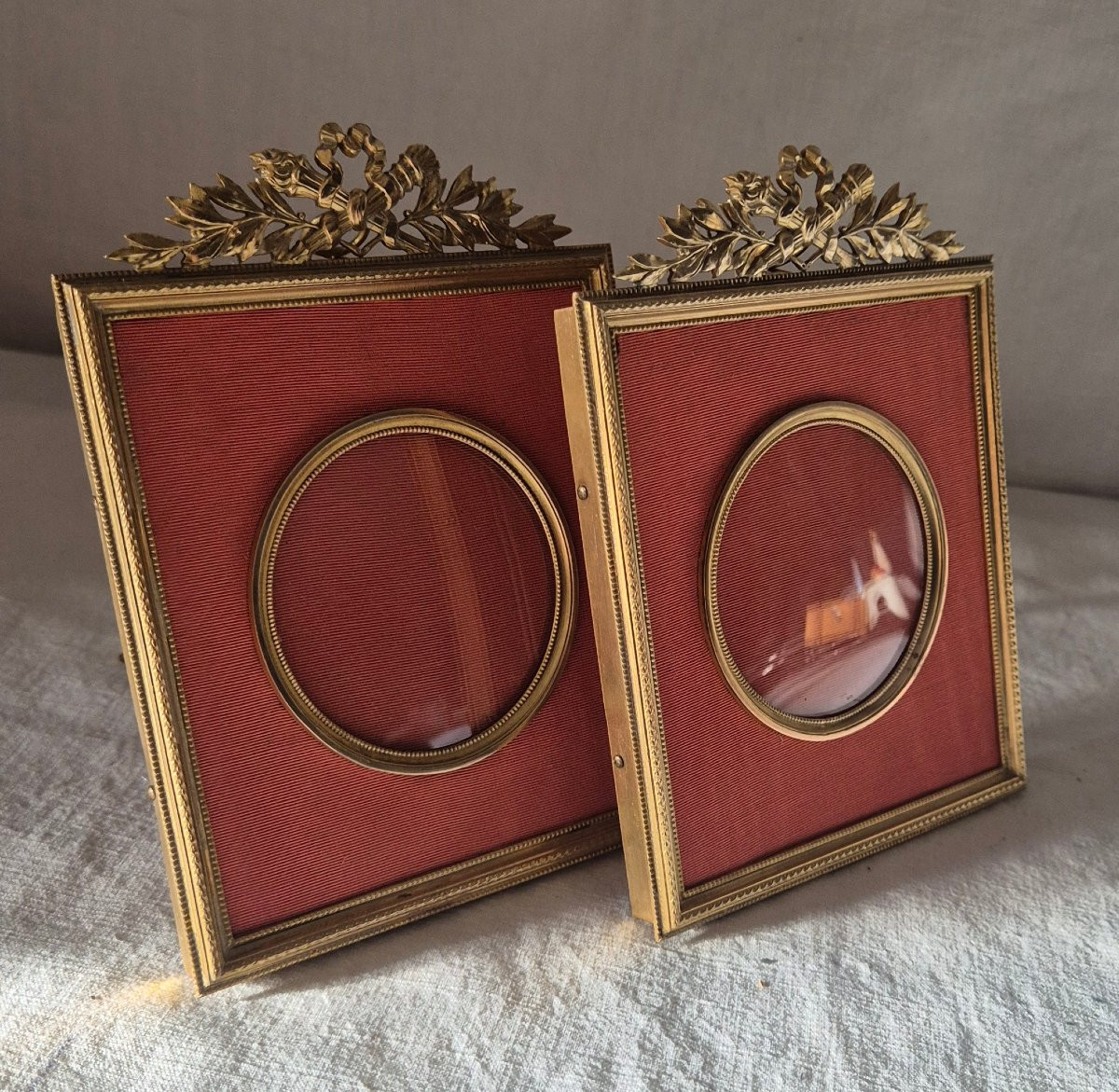 Pair Of Napoleon III Gilt Bronze Photo Frames With Round Views And Mat -photo-4