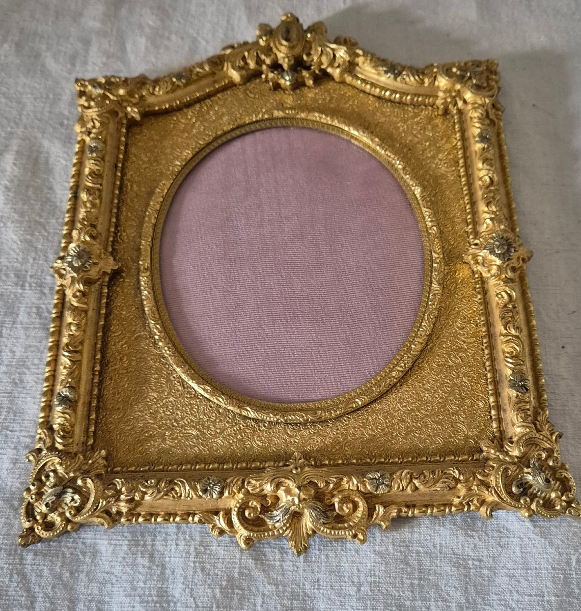 Miniature Photo Frame In Chiseled Gilt Bronze, Very Richly Decorated -photo-4