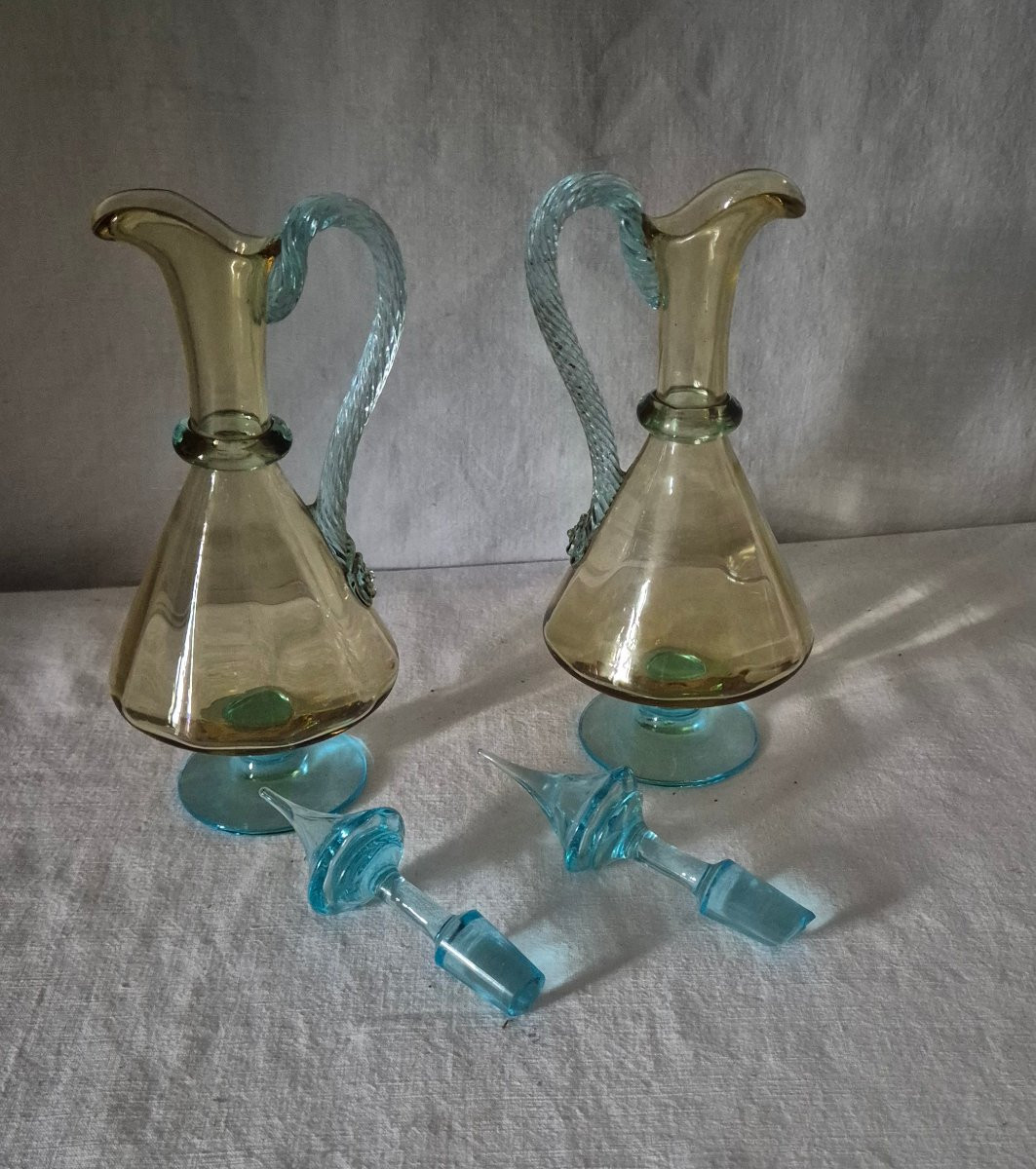 Paire De Carafons à Vin Liquoreux "George Sand " En Verre De Couleur -photo-1