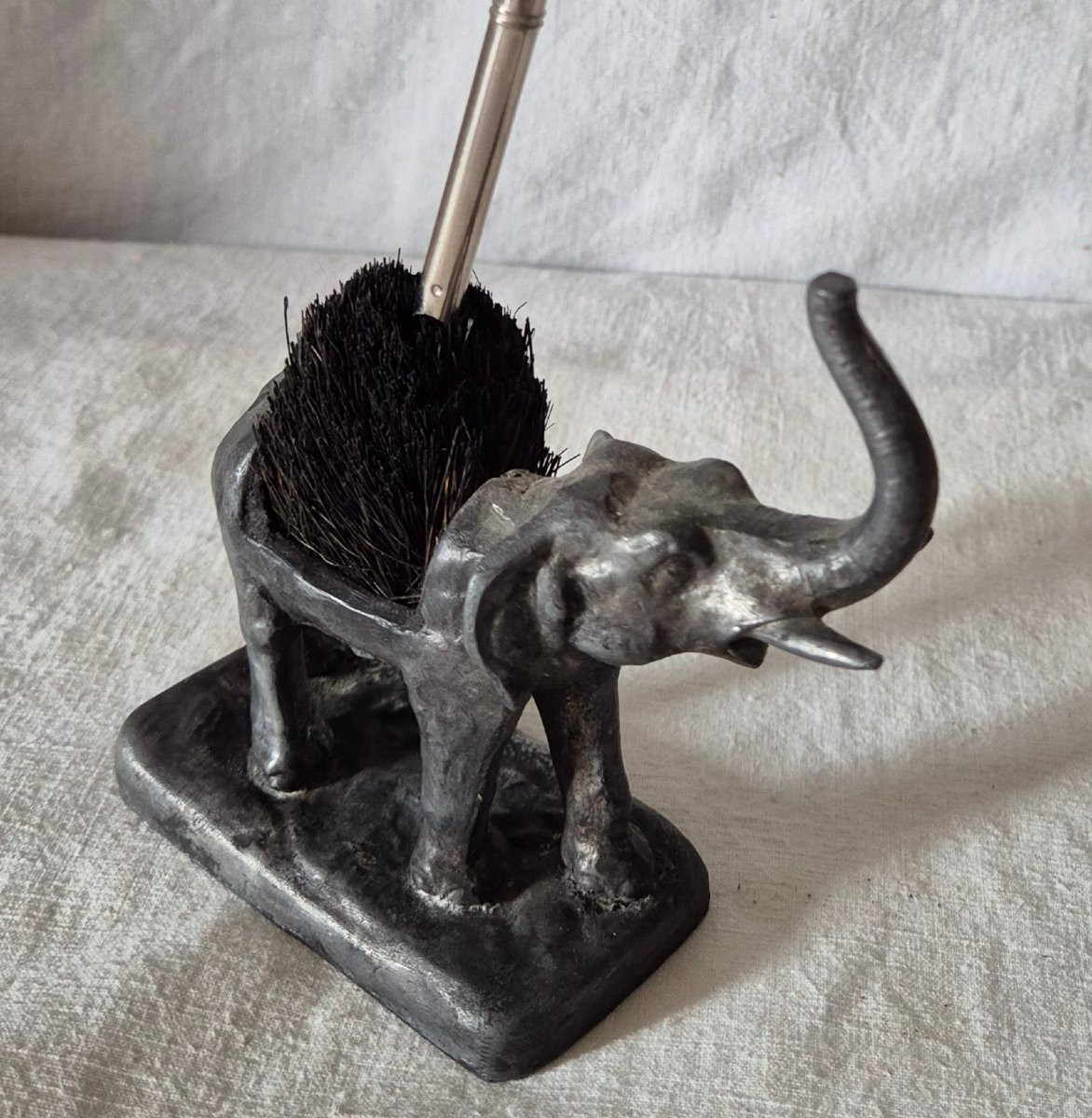 Dark Grey Metal Elephant Feather Wiper -photo-2