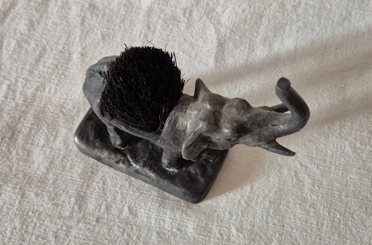 Dark Grey Metal Elephant Feather Wiper -photo-4