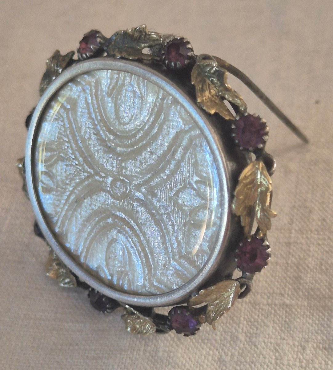 Broche Porte Photo En Métal Doré Et Argenté Sertie d'Améthystes-photo-3