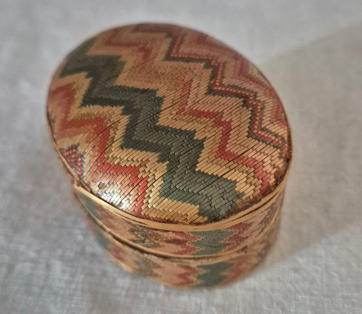 Boîte Ovale En Marqueterie De Paille à Décor De Chevron XIXème Siècle -photo-2