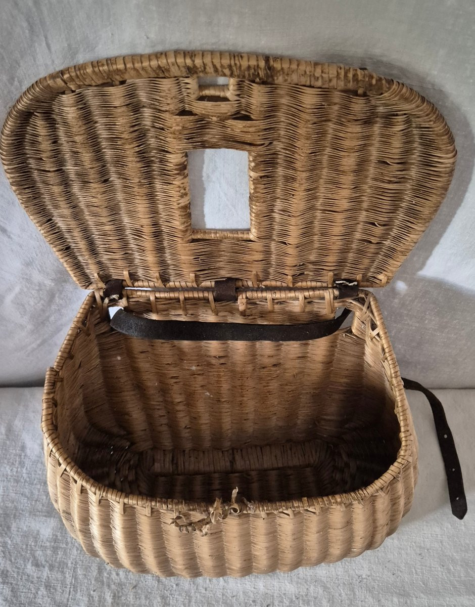 Large Model Traditionally Shaped Wickerwork Fishing Basket -photo-3