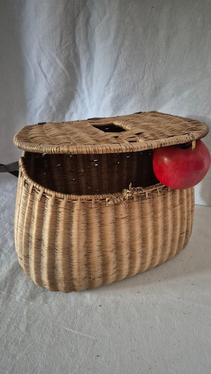 Large Model Traditionally Shaped Wickerwork Fishing Basket -photo-8