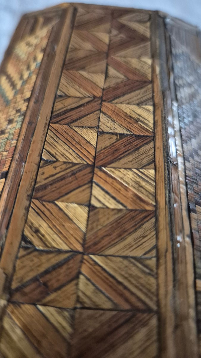 Natural Tone Straw Marquetry Box With Elongated Shape -photo-5
