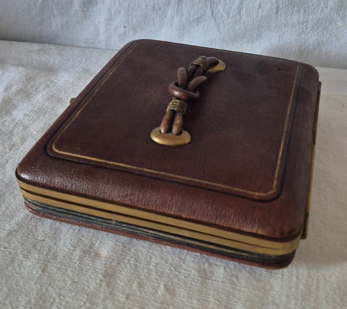 Leather Travel Tissue Box Case With Gusset -photo-4