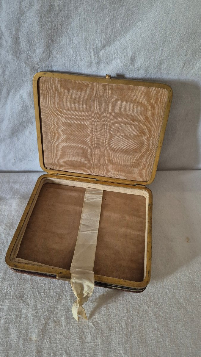 Leather Travel Tissue Box Case With Gusset -photo-1