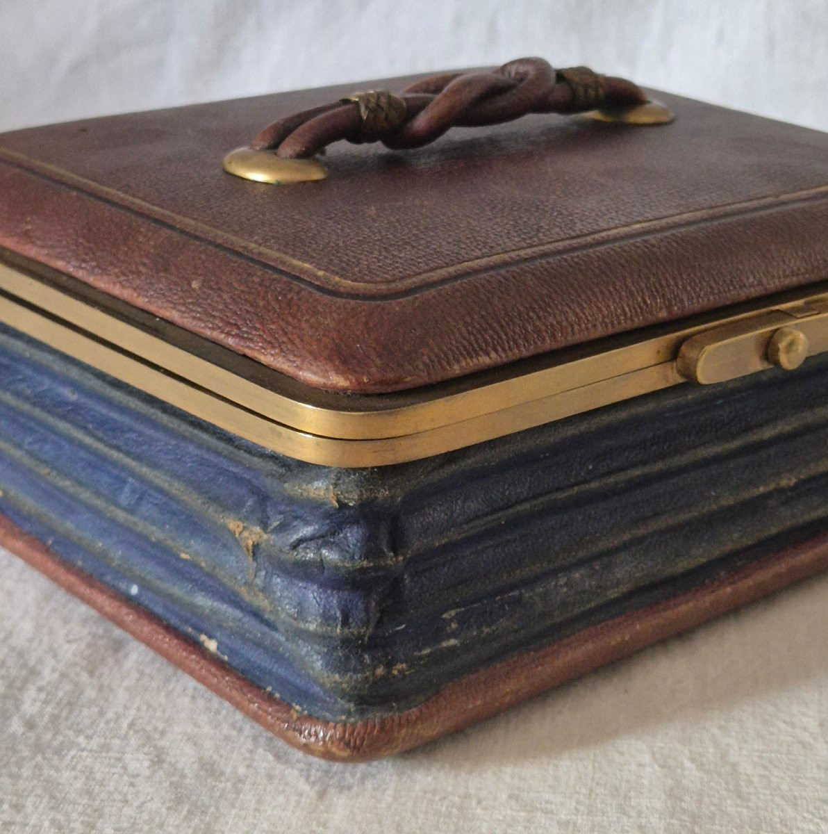 Leather Travel Tissue Box Case With Gusset -photo-3