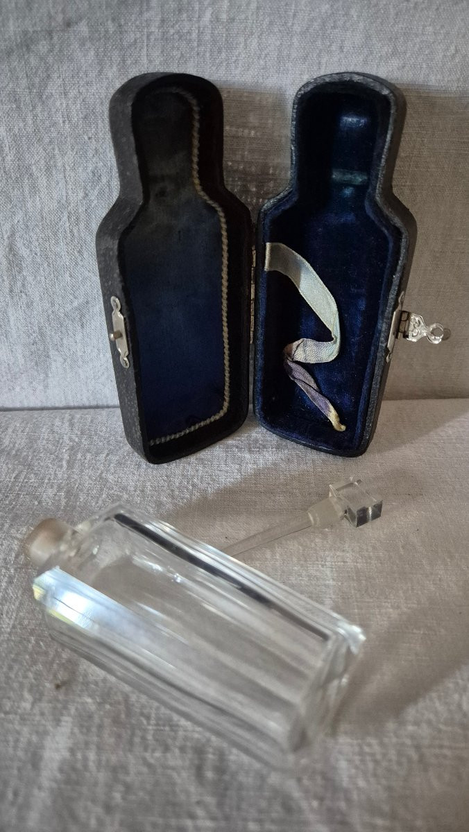 Cut Crystal Travel Perfume Bottle In Black Leather Case-photo-2