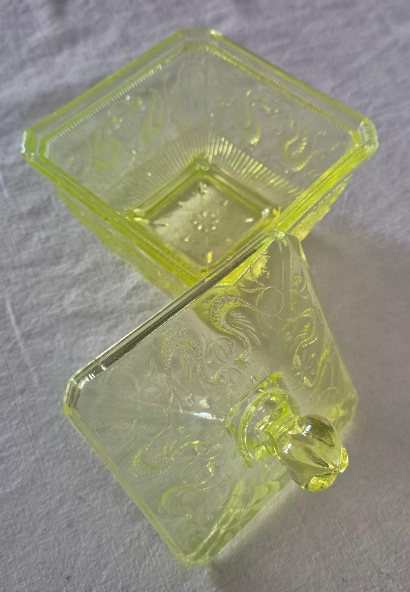 Molded Ouraline Glass Candy And Sugar Bowl With Relief Decoration-photo-4