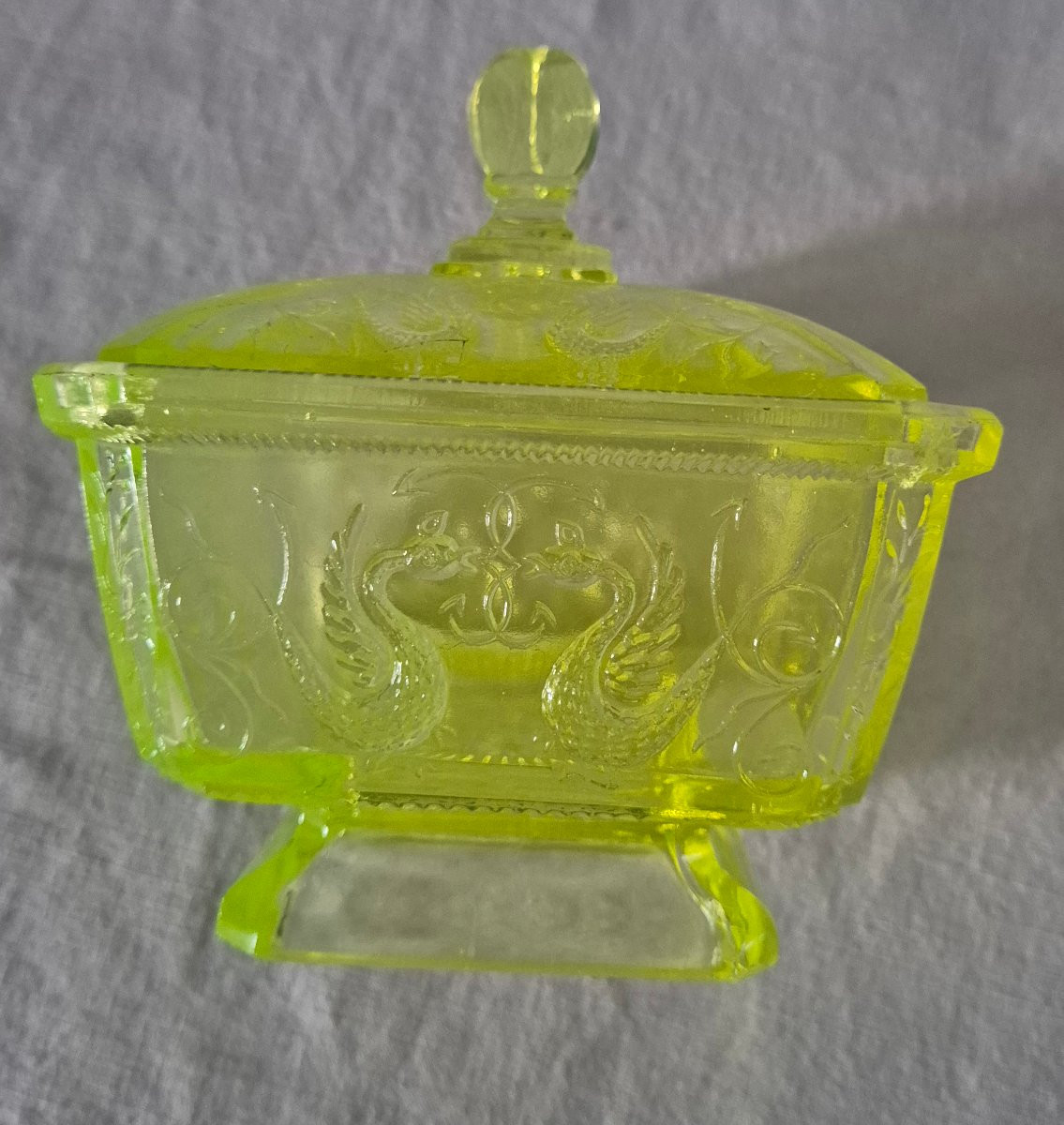 Molded Ouraline Glass Candy And Sugar Bowl With Relief Decoration-photo-6