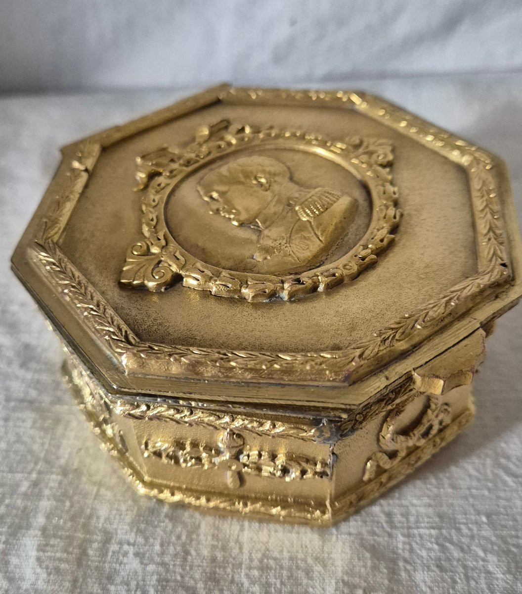 Empire Style Gilt Bronze Box With Medallion Of Emperor Napoleon -photo-4