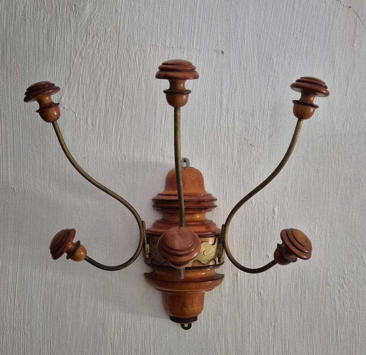 Porte manteau chapeau murale en merisier tourné et métal 