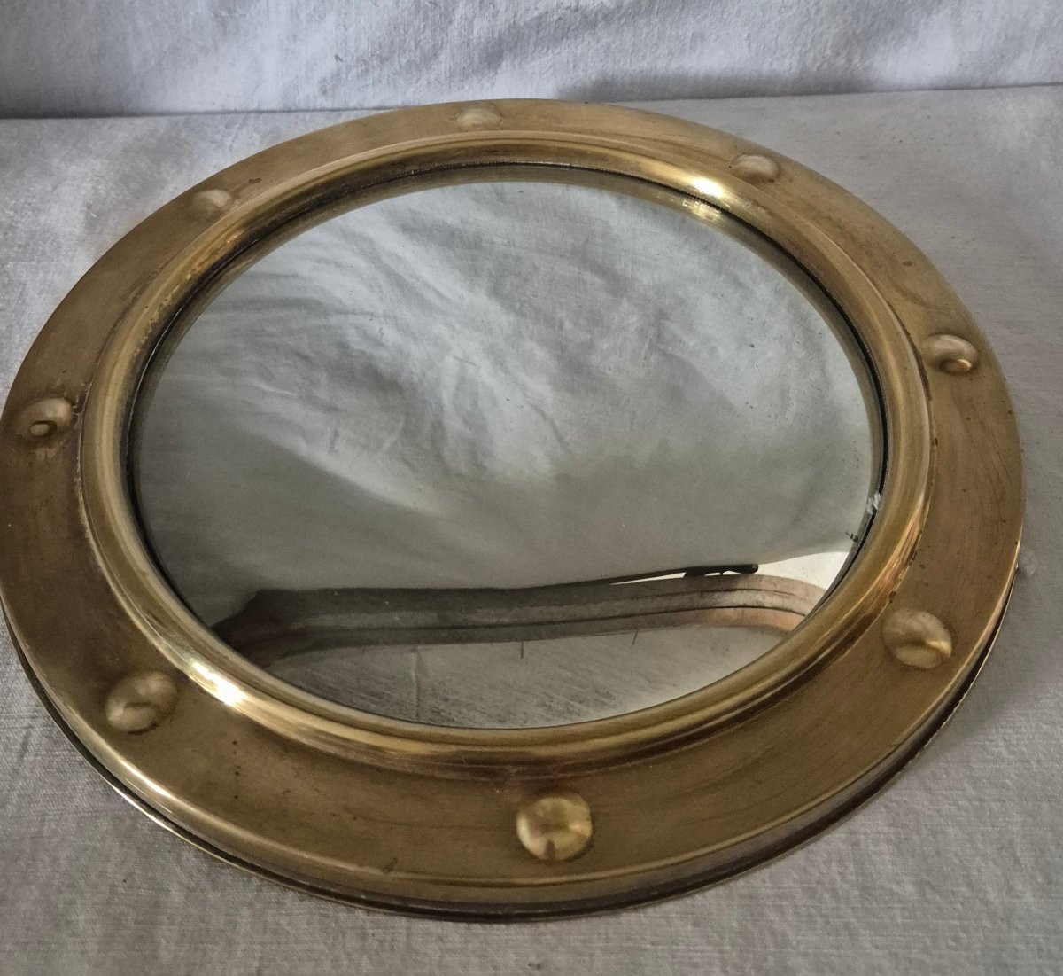 Miroir sorcière dans son cadre "hublot" rond  en laiton. -photo-2