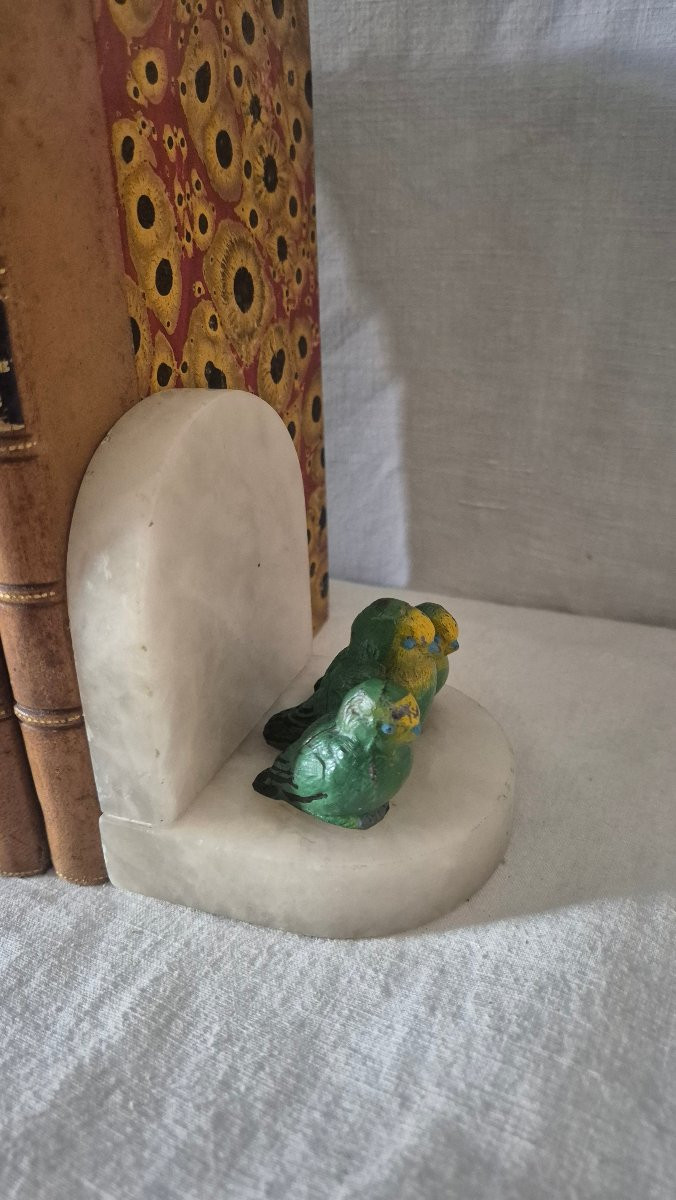 Pair Of Marble Bookends And Trios Of Polychrome Metal Parrots -photo-2
