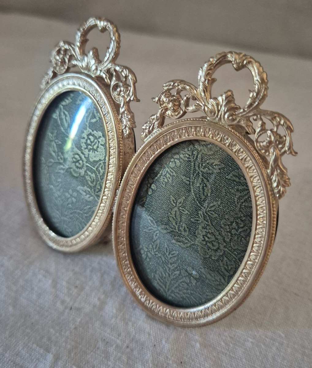 Oval Diptych Frame In Second Empire Gilt Bronze With Convex Glass 