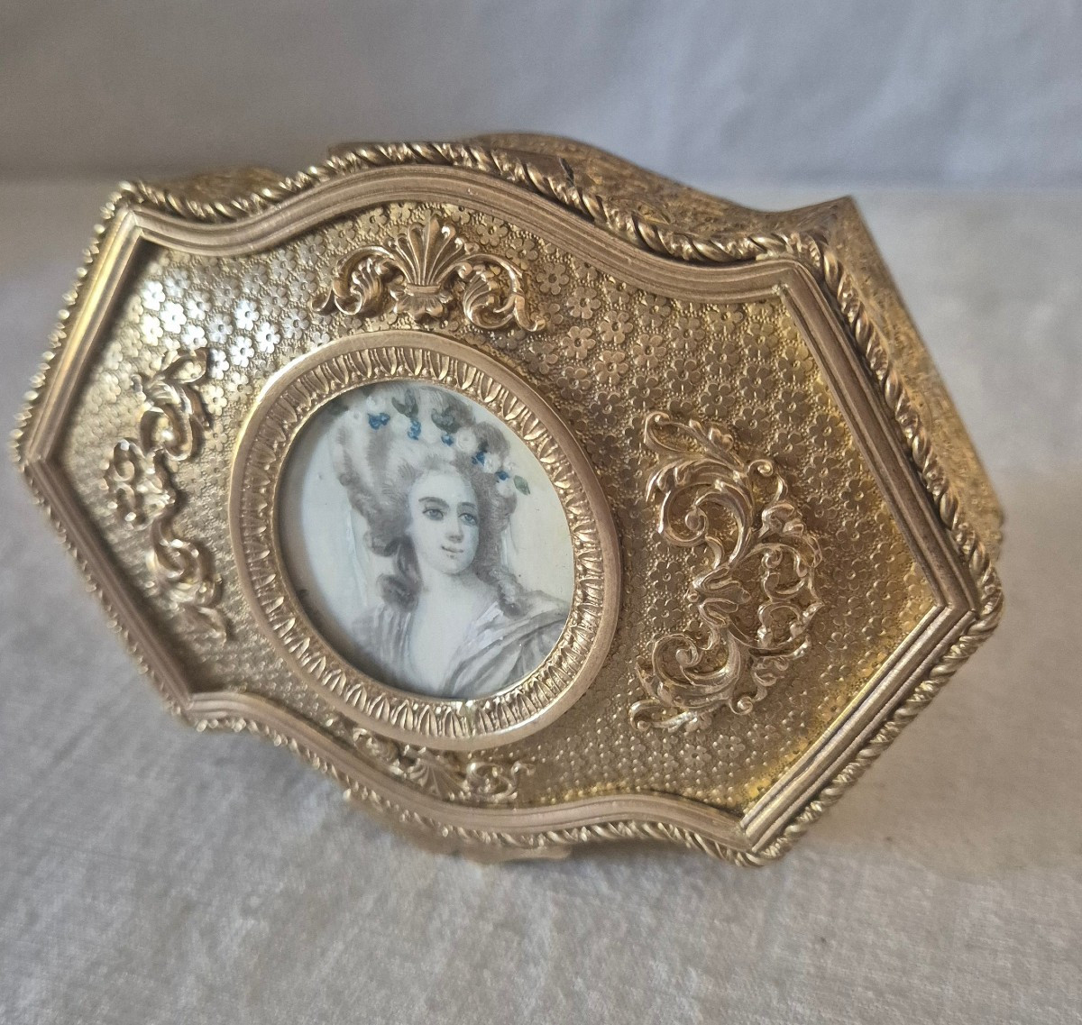 Box Of Little Things In Bronze And Miniature Painted On Ivory, 19th Century 