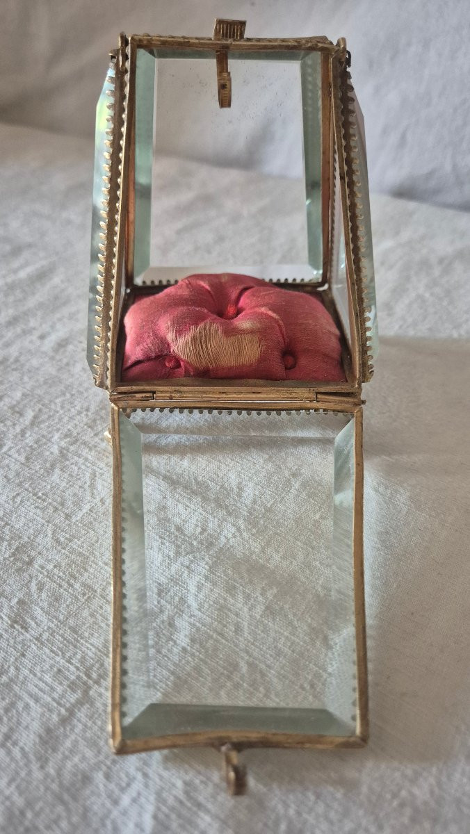 Coffret porte montre en verre et pomponne doré de forme inédite -photo-3