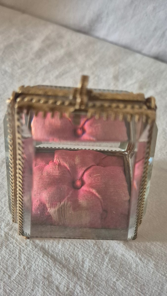 Coffret porte montre en verre et pomponne doré de forme inédite -photo-4